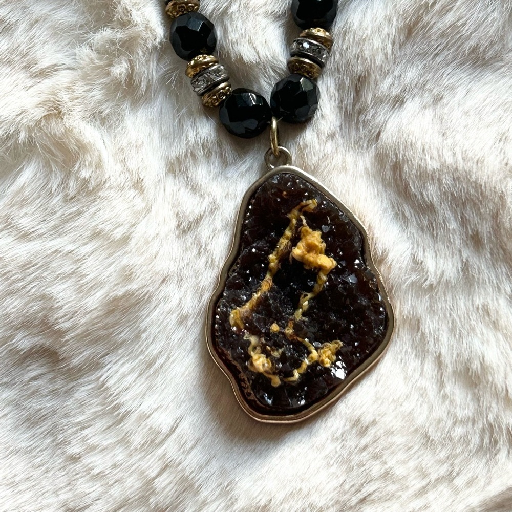 Elegant Black and Gold Necklace